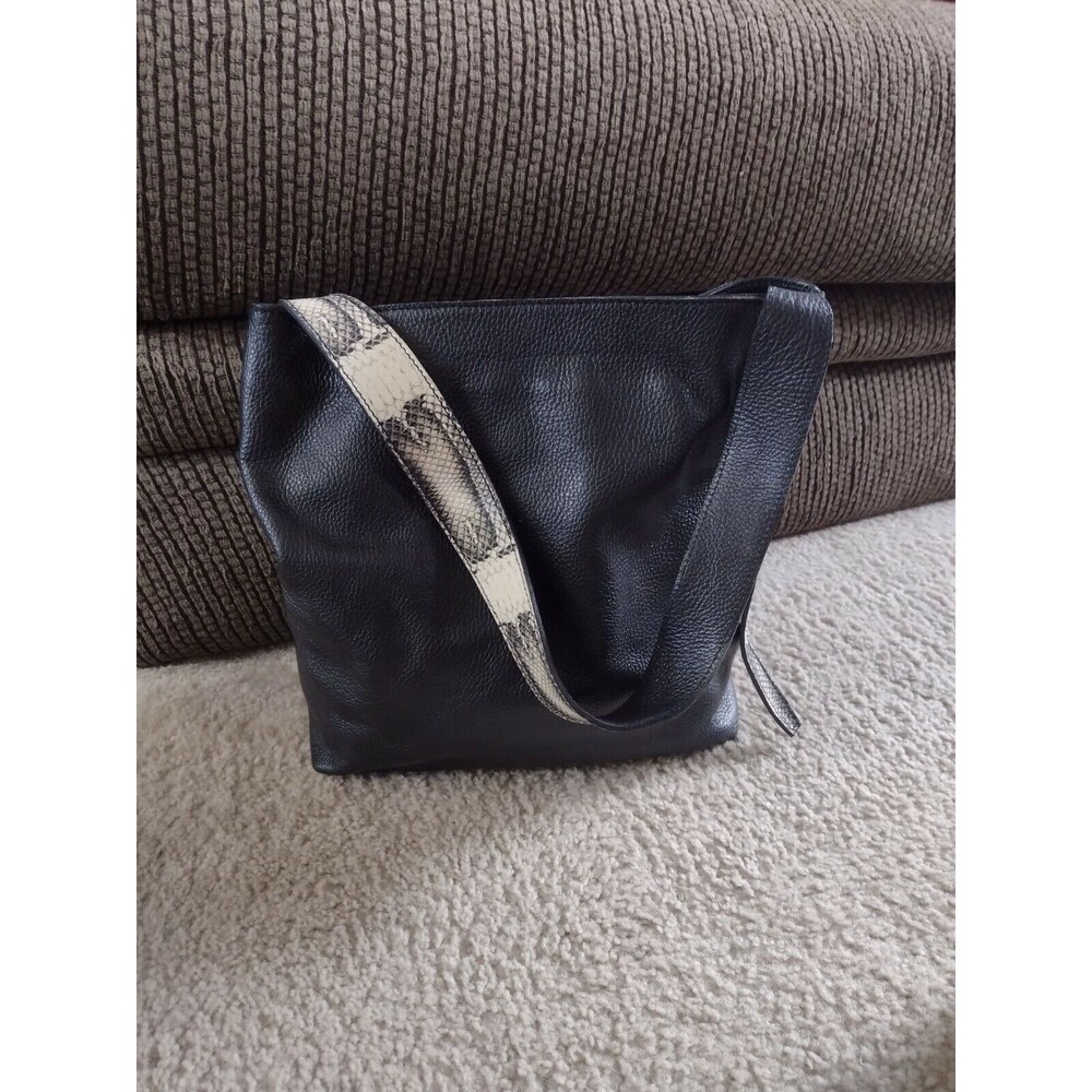 Dimoni black leather handbag